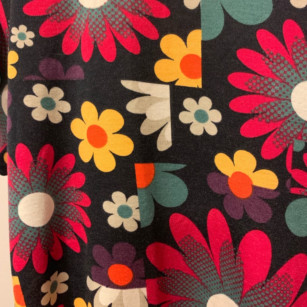 Lularoe Classic Tee - Picture 2 of 2